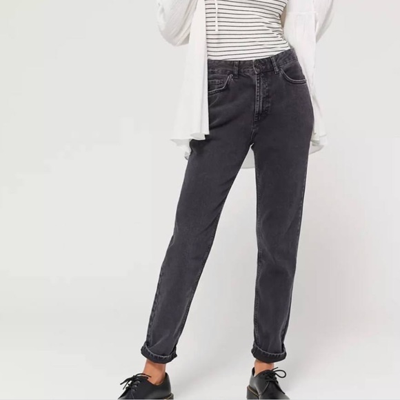 BDG black wash high rise mom jeans - Picture 1 of 8